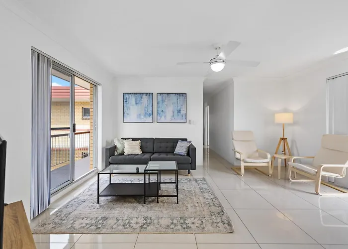 Stylish 3Brm Apt With City Views,Free Parking & Wifi