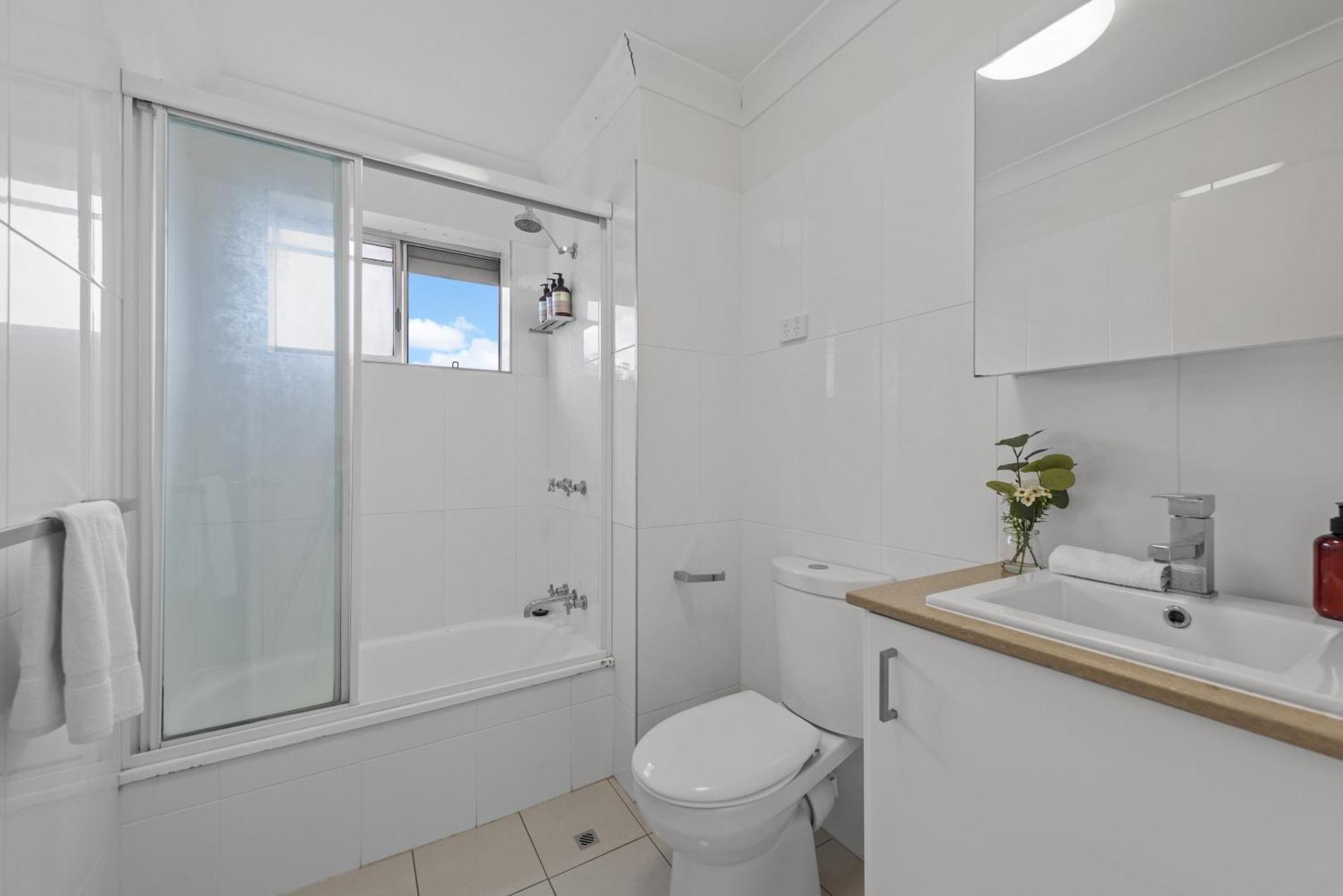 Stylish 3brm With Views,free Parking & Wifi Apartment